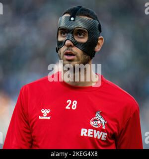 Berlino, Berlino, Germania. 12th Nov 2022. Il centrocampista ELLYES SKHIRI di Colonia (28) si scalda prima della partita Hertha BSC contro FC Cologne Bundesliga all'Olympiastadion di Berlino, in Germania, il 12 novembre 2022. (Credit Image: © Kai Dambach/ZUMA Press Wire) Foto Stock