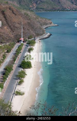 Sud-est asiatico, Timor orientale, alias Timor orientale Leste, capitale di Dili. Spiaggia pubblica di Christo Rei. Foto Stock