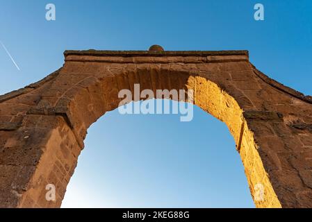 Arco di Acquedotto Pitigliano, Fontana delle sette Cannelle, Toscana, Italia Foto Stock