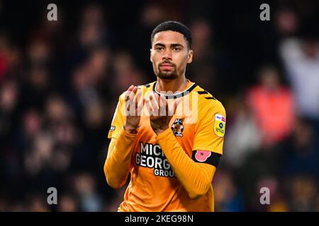 Cambridge Sabato 12th Novembre 2022. Harvey Knibs (26 Cambridge United) durante la partita della Sky Bet League 1 tra Cambridge United e Bolton Wanderers al R Costings Abbey Stadium di Cambridge sabato 12th novembre 2022. Credit: MI News & Sport /Alamy Live News Foto Stock