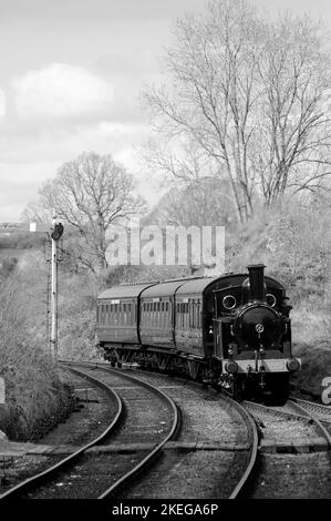 'Serbatoio di carbone' '1054' arrivando ad Arley con lo stock vuoto che formerà un servizio navetta per Bewdley. Foto Stock