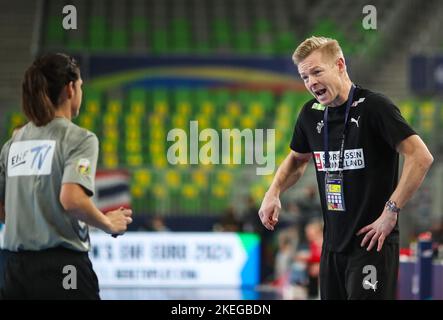 Lubiana, Slovenia. 12th Nov 2022. LJUBLJANA, SLOVENIA - 12 NOVEMBRE: Allenatore capo della Danimarca Jesper Haandbaek Jensen durante il primo turno di pallamano europeo delle donne (EHF), il Gruppo i tra Croazia e Danimarca, presso l'Arena Stozice, il 12 novembre 2022 a Ljubljana, Slovenia. Foto di Slavko Midzor/PIXSELL Credit: Pixsell agenzia foto e video/Alamy Live News Foto Stock