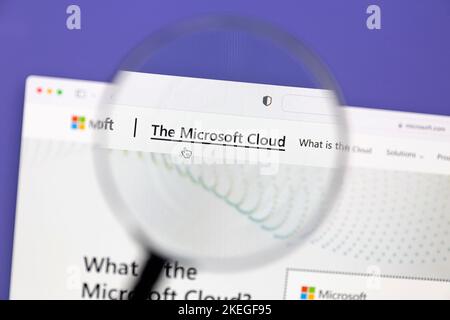 Ostersund, Svezia - 20 settembre 2022: Il sito Web di Microsoft Cloud sullo schermo di un computer. Microsoft Cloud è una piattaforma tecnologica sviluppata da Microsoft. Foto Stock