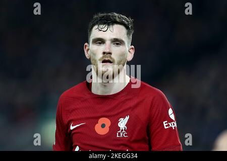 Liverpool, Regno Unito. 12th Nov 2022. Andrew Robertson di Liverpool guarda. Incontro Premier League, Liverpool contro Southampton ad Anfield a Liverpool sabato 12th novembre 2022. Questa immagine può essere utilizzata solo per scopi editoriali. Solo per uso editoriale, licenza richiesta per uso commerciale. Nessun utilizzo nelle scommesse, nei giochi o nelle pubblicazioni di un singolo club/campionato/giocatore. pic di Chris Stading/Andrew Orchard SPORTS photography/Alamy Live news Credit: Andrew Orchard SPORTS photography/Alamy Live News Foto Stock