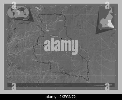 Est, regione del Camerun. Mappa in scala di grigi con laghi e fiumi. Località e nomi delle principali città della regione. Posizione ausiliaria ad angolo m Foto Stock