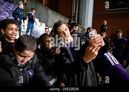 Nokkvi Thorisson di Beerschot festeggia dopo aver vinto una partita di calcio tra K. Beerschot V.A. e RE Virton, sabato 12 novembre 2022 ad Anversa, il 13° giorno della prima divisione del campionato belga "Challenger Pro League" del 2022-2023. BELGA FOTO TOM GOYVAERTS Foto Stock