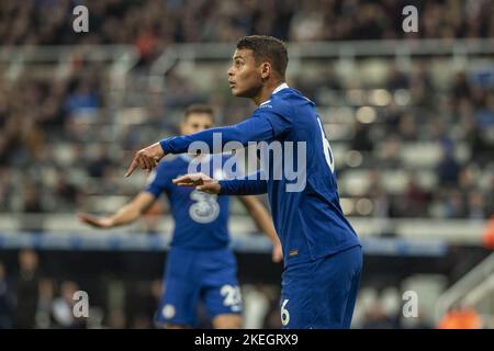 Newcastle upon Tyne, Regno Unito. 12th Nov 2022. NEWCASTLE UPON TYNE, INGHILTERRA - 12 NOVEMBRE: Thiago Silva di Chelsea durante la partita della Premier League tra Newcastle United e Chelsea FC a St. James Park il 12 novembre 2022 a Newcastle upon Tyne, Regno Unito. (Foto di Richard Callis/SPP) (Foto: Richard Callis/Sports Press Photo/C - SCADENZA UN'ORA - ATTIVA FTP SOLO SE LE IMMAGINI HANNO MENO DI UN'ORA - Alamy) Credit: SPP Sport Press Photo. /Alamy Live News Foto Stock
