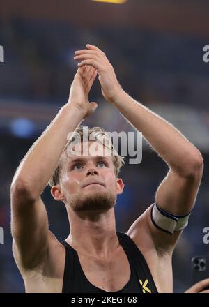 Genova, Italia, 12th novembre 2022. Morten Hjulmand di Lecce saluta i tifosi dopo il fischio finale della Serie A al Luigi Ferraris di Genova. Il credito per le immagini dovrebbe essere: Jonathan Moskrop / Sportimage Credit: Sportimage/Alamy Live News Foto Stock