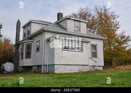 Vecchie case abbandonate sull'isola McNab a Halifax Foto Stock