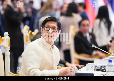 Phnom Penh, Cambogia. 12th Nov 2022. Il Presidente filippino Ferdinand Marcos Jr durante il vertice dell'Associazione delle Nazioni del Sud-Est Asiatico (ASEAN) a Phnom Penh Cambogia il 12 novembre 2022. Photo by Cambogian PM Press Office/UPI Credit: UPI/Alamy Live News Foto Stock