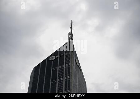 Melbourne, Australia. 13th Nov 2022. Le nuvole di pioggia si avvolgono sull'edificio nel CBD di Melbourne il 13 novembre 2022 a Melbourne, Australia. (Foto Izhar Khan) IMMAGINE LIMITATA ALL'USO EDITORIALE - Credit: Izhar Ahmed Khan/Alamy Live News/Alamy Live News Foto Stock