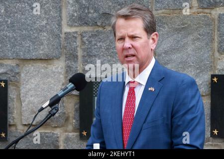 Il governatore della Georgia Brian Kemp ha parlato durante una cerimonia virtuale del Memorial Day al Clay National Guard Center di Marietta, Georgia, il 21 maggio 2020 Foto Stock