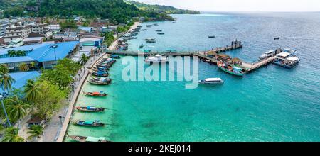 Veduta aerea della spiaggia di Ton Sai a Koh Phi Phi, Krabi Thailandia Foto Stock