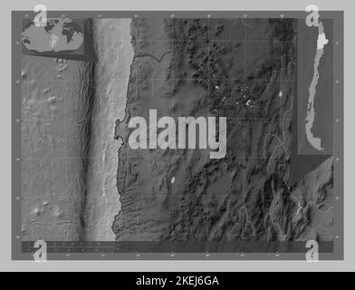 Antofagasta, regione del Cile. Mappa in scala di grigi con laghi e fiumi. Mappe delle posizioni ausiliarie degli angoli Foto Stock