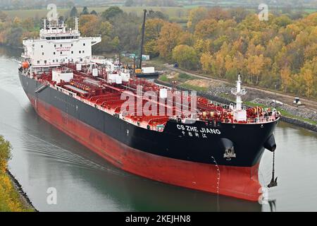 Prodotti chimici/petroliferi Tanker CS ZHE JIANG passando il canale Kiel Foto Stock