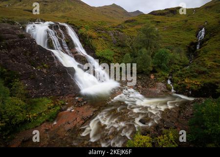 L'incontro di tre acque ai piedi delle tre Sorelle di Glencoe, Scozia, Regno Unito Foto Stock