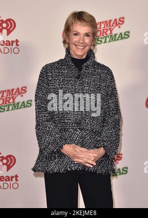 Los Angeles, Stati Uniti. 12th Nov 2022. Julie Hagerty camminando sul tappeto rosso ai Warner Brothers e HBO Max Special Outdoor Screening di “Un Natale di storia di Natale” al Museo Autry al Griffith Park di Los Angeles, CA il 12 novembre 2022. (Foto di Scott Kirkland/Sipa USA) Credit: Sipa USA/Alamy Live News Foto Stock