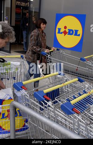 DANMARK/DANIMARCA. Negozi danesi al mercato della drogheria Deucteh ching lidl nella capitale danese. /Sett. 18, 2008 (Photo.Francis Joseph Dean/Dean Pictures) Foto Stock