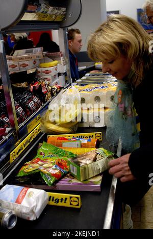 DANMARK/DANIMARCA. Negozi danesi al mercato della drogheria Deucteh ching lidl nella capitale danese. /Sett. 18, 2008 (Photo.Francis Joseph Dean/Dean Pictures) Foto Stock