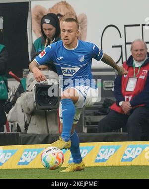 12 novembre 2022, PreZero Arena, Sinsheim, GER, 1st FBL, TSG 1899 Hoffenheim vs VfL Wolfsburg, le normative DFL vietano qualsiasi uso di fotografie come sequenze di immagini e/o quasi-video. Nella foto Angelino (Hoffenheim) Foto Stock