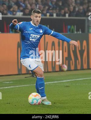 12 novembre 2022, PreZero Arena, Sinsheim, GER, 1st FBL, TSG 1899 Hoffenheim vs VfL Wolfsburg, le normative DFL vietano qualsiasi uso di fotografie come sequenze di immagini e/o quasi-video. Nella foto Andrej Kramaric (Hoffenheim) Foto Stock