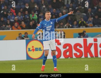 12 novembre 2022, PreZero Arena, Sinsheim, GER, 1st FBL, TSG 1899 Hoffenheim vs VfL Wolfsburg, le normative DFL vietano qualsiasi uso di fotografie come sequenze di immagini e/o quasi-video. Nella foto Fissik Allani (Hoffenheim) Foto Stock