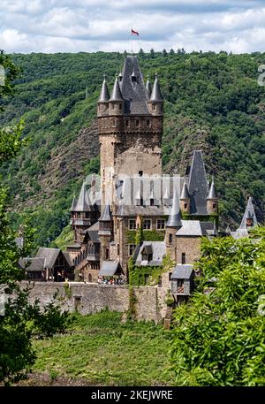 Cochem, Renania-Palatinato, Germania - 21 maggio 2022: Il Cochem del Reichsburg. Storico castello europeo. Foto Stock