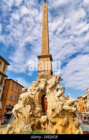 Roma Lazio Italia. Fontana dei quattro fiumi è una fontana di Piazza Navona. È stato progettato da Gian Lorenzo Bernini Foto Stock