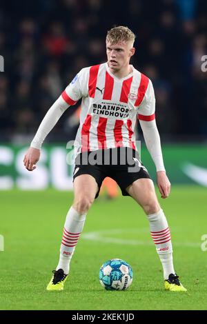 EINDHOVEN - Jarrad Branthwaite di PSV durante la partita olandese di Eredivie tra PSV Eindhoven e AZ al Phillips Stadium il 12 novembre 2022 a Eindhoven, Paesi Bassi. ANP OLAF KRAAK Foto Stock