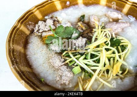 secolare uovo congee è cibo cinese Foto Stock