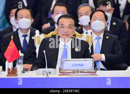 Phnom Penh, Cambogia. 13th Nov 2022. Il Premier cinese li Keqiang partecipa al 17th Summit dell'Asia Orientale a Phnom Penh, Cambogia, 13 novembre 2022. Credit: Yue Yuewei/Xinhua/Alamy Live News Foto Stock