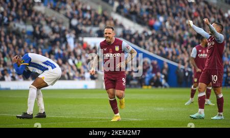 Wolverhampton, Regno Unito. 13th Nov 2022. 13 Nov 2022 - Brighton and Hove Albion v Aston Villa - Premier League - American Express Community Stadium ` Aston Villa's Danny Ings celebra il suo secondo e vincente goal contro Brighton Picture Credit: Mark Pain/Alamy Live News Foto Stock