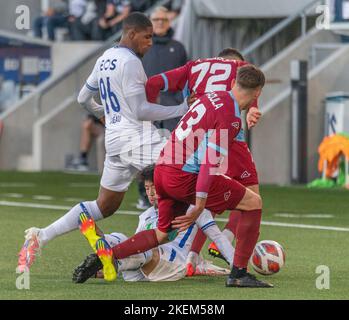 Losanna Svizzera, 11/13/2022: Mayka Okuka (Medio) del FC Losanna-Sport (16) è in azione durante la 16th° giornata della Challenge League 2022-2023. La Challenge League 2022-20223, si è svolta allo stadio Tuiliere di Losanna tra il FC Losanna-Sport e l'AC Bellinzona. Credit: Eric Dubost/Alamy Live News Foto Stock