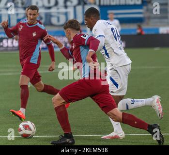 Losanna Svizzera, 11/13/2022: Mayka Okuka (Medio) del FC Losanna-Sport (16) è in azione durante la 16th° giornata della Challenge League 2022-2023. La Challenge League 2022-20223, si è svolta allo stadio Tuiliere di Losanna tra il FC Losanna-Sport e l'AC Bellinzona. Credit: Eric Dubost/Alamy Live News Foto Stock