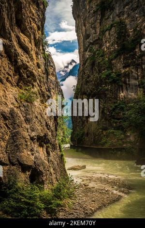 La gola dell'Aare sulle montagne svizzere. Foto Stock