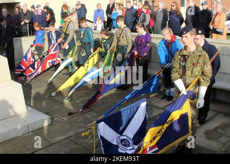 Troon, Ayrshire, Scozia, Regno Unito. 13 Nov 2022 Alamy Live News / Alister Fith Remembrance Service tenutosi presso il Centotaph Tron alla presenza di rappresentanti delle forze armate. Gruppi giovanili e servizi di emergenza Credit: Alister Firth/Alamy Live News Foto Stock