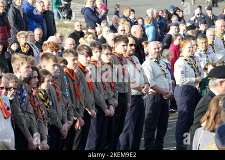 Troon, Ayrshire, Scozia, Regno Unito. 13 Nov 2022 Alamy Live News / Alister Fith Remembrance Service tenutosi presso il Centotaph Tron alla presenza di rappresentanti delle forze armate. Gruppi giovanili e servizi di emergenza Credit: Alister Firth/Alamy Live News Foto Stock