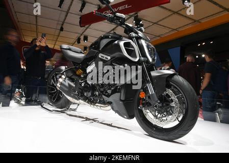 Milano, Italia. 12th Nov 2022. DUCATI Diavel è presente all'edizione 79th dell'EICMA, Salone Internazionale della bici e della moto di Milano (Credit Image: © Ervin Shulku/ZUMA Press Wire) Foto Stock