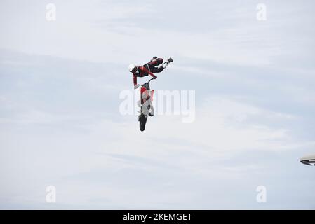 Milano, Italia. 12th Nov 2022. Freestyle Motocross show alla 79th edizione di EICMA, l'International Cycle and Motorbike Show di Milano (Credit Image: © Ervin Shulku/ZUMA Press Wire) Foto Stock