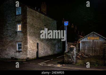 Bridport di notte, St Michael's Lane in una notte d'autunno. Tranquillo e atmosferico. Fotografia notturna. Foto Stock