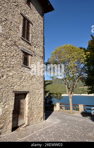 Italia, Lazio, Lago di Turano, Colle di Tora Foto Stock