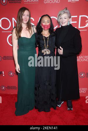 12 novembre 2022 - Beverly Hills, California - . Anteprima mondiale di Shout! Studios ''On Sacred Ground'' si tiene al fine Arts Theatre. Foto Stock