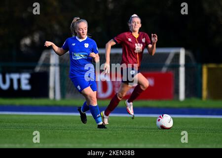 Cardiff, Regno Unito. 13th Nov 2022. Lily Billingham di Cardiff City Women's - Mandatory by-line Credit: Ashley Crowden/Alamy Live News Foto Stock