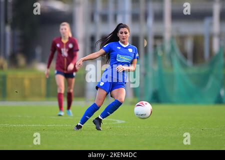 Cardiff, Regno Unito. 13th Nov 2022. Danielle Broadhurst di Cardiff City Women's - Mandatory by-line Credit: Ashley Crowden/Alamy Live News Foto Stock