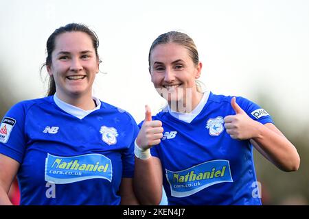 Cardiff, Regno Unito. 13th Nov 2022. Siobhan Walsh of Cardiff City Women's and Hannah Power of Cardiff City Women's - Mandatory by-line Credit: Ashley Crowden/Alamy Live News Foto Stock