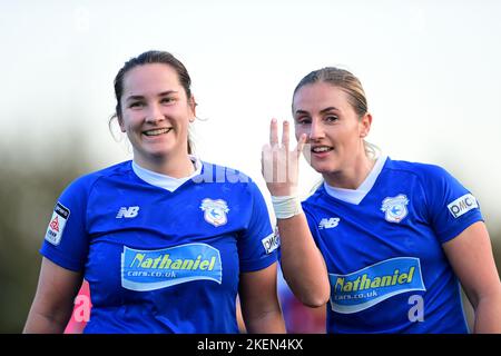 Cardiff, Regno Unito. 13th Nov 2022. Siobhan Walsh of Cardiff City Women's and Hannah Power of Cardiff City Women's - Mandatory by-line Credit: Ashley Crowden/Alamy Live News Foto Stock