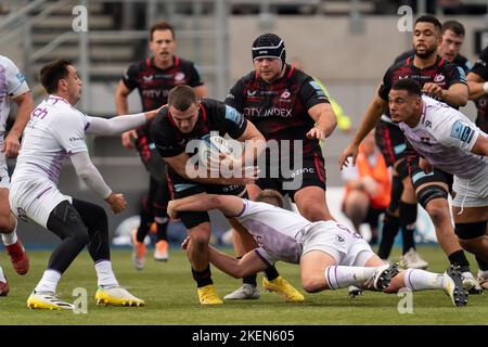 Londra, Regno Unito. 13th Nov 2022. Ben Earl #7 di Saracens combatte con fin Smith #10 di Northampton Saints e Alex Mitchell #9 di Northampton Saints durante il Gallagher Premiership Match Saracens vs Northampton Saints allo StoneX Stadium, Londra, Regno Unito, 13th novembre 2022 (Foto di Richard Washbrooke/News Images) a Londra, Regno Unito il 11/13/2022. (Foto di Richard Washbrooke/News Images/Sipa USA) Credit: Sipa USA/Alamy Live News Foto Stock
