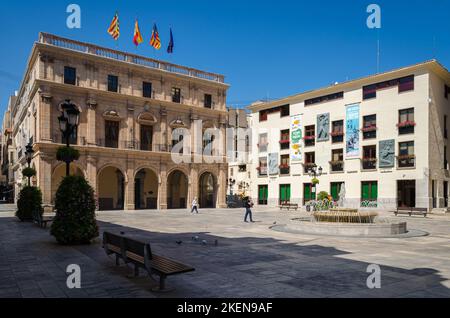 Piazza principale di Castellon de la Plana con l'edificio del comune sulla sinistra, Spagna Foto Stock