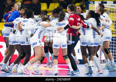 SKOPJE, MACEDONIA - 13 NOVEMBRE: I giocatori di Francia festeggiano la loro vittoria durante il Main Round - EHF EURO 2022 match tra Frankrijk e Montenegro all'Arena Boris Trajkovski il 13 novembre 2022 a Skopje, Macedonia (Foto di Henk Seppen/Orange Pictures) Foto Stock