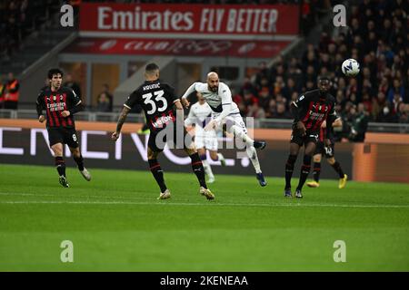 Milano, Italia. 13th Nov 2022. Arthur Cabral di ACF Fiorentina durante la Serie Italiana Un incontro di tootball tra AC Milan e ACF Fiorentina il 13 novembre 2022 allo stadio Giuseppe Meazza San Siro Siro di Milano. Credit: Tiziano Ballabio/Alamy Live News Credit: Tiziano Ballabio/Alamy Live News Foto Stock